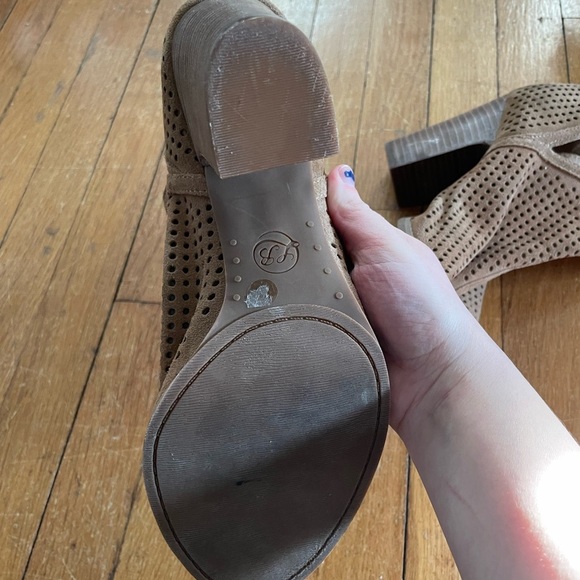 Lucky Brand Tan Larise Peep Toe Booties blocks heels size 11 - Picture 14 of 15